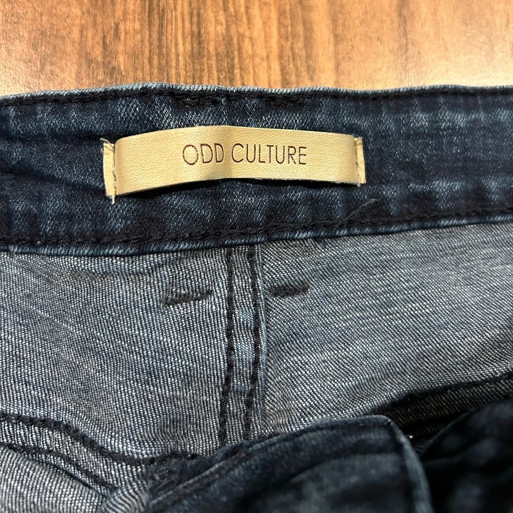 Men's Distressed Gray Jean Shorts - Picture 3 of 7